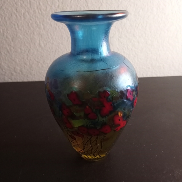 STUNNING Robert Held Canada Handpainted Blue Stretch Art Glass 5" Bud Vase. - Picture 5 of 6